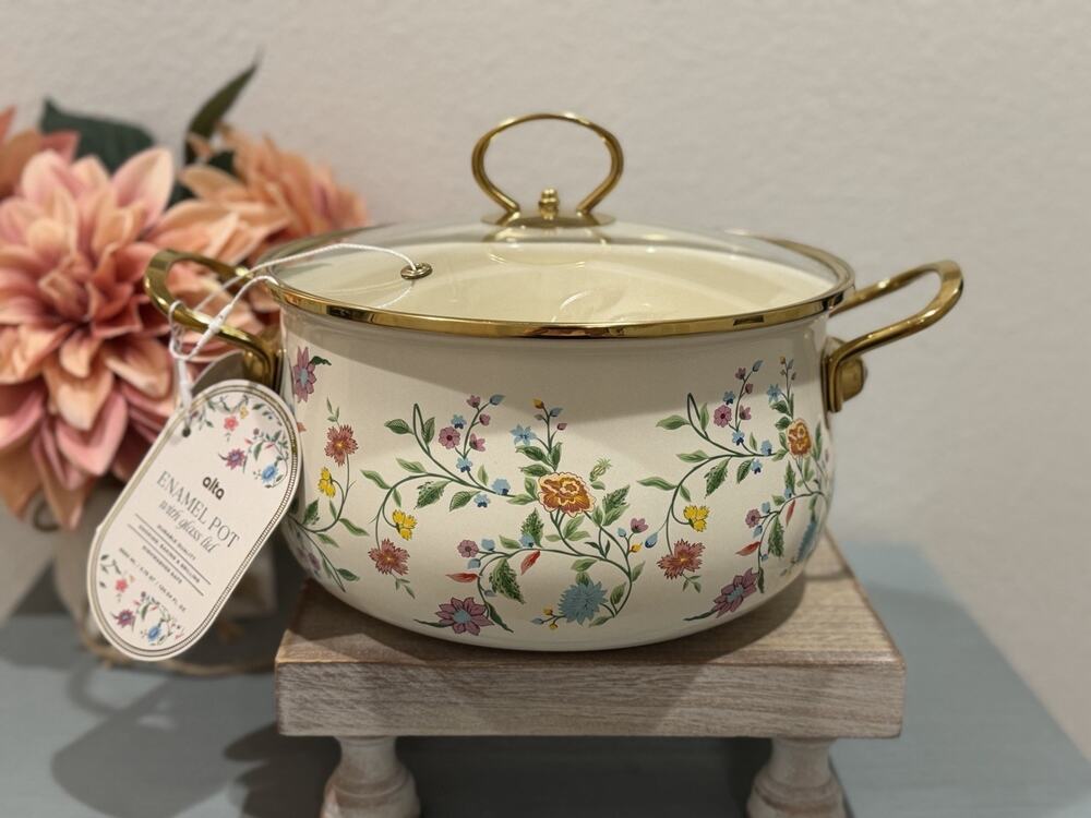 Alta Wildflower Patterned Enamel Pot w/glass lid and golden handle 3.75 Qt